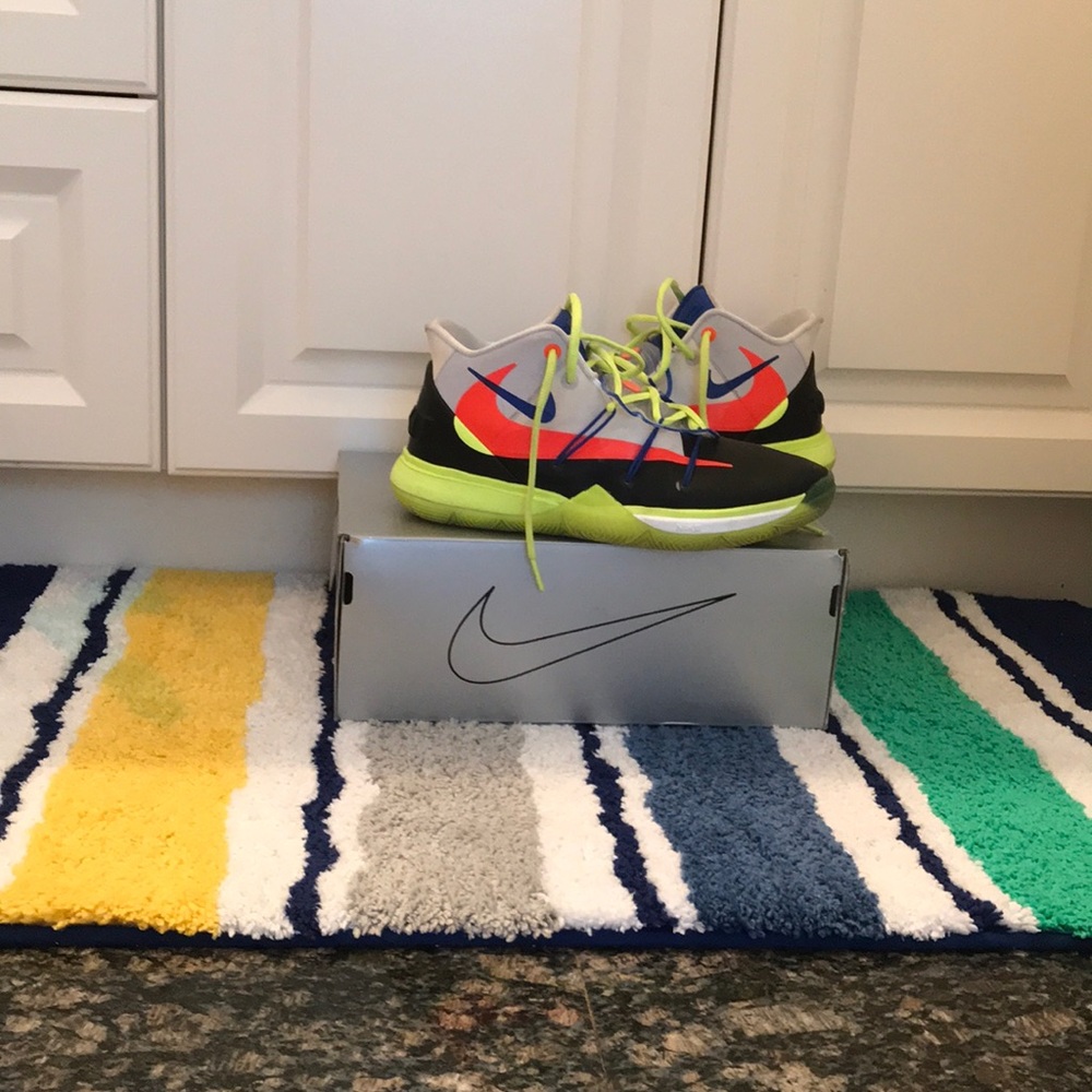 Used Nike basketball shoes kyrie 5 still has grip